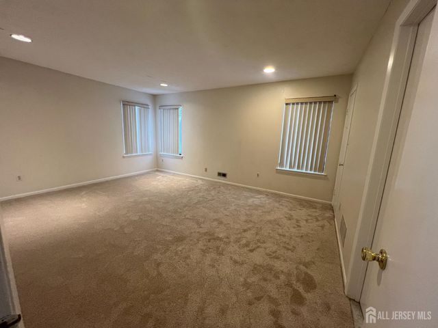 89 Gate house Lane, Edison, NJ 08820