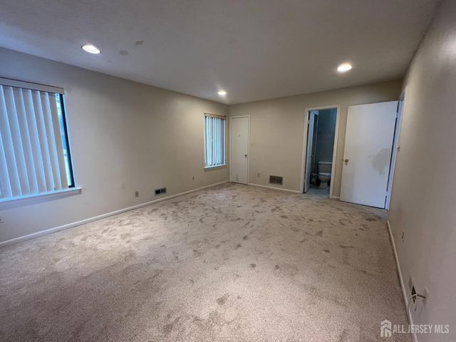 89 Gate house Lane, Edison, NJ 08820