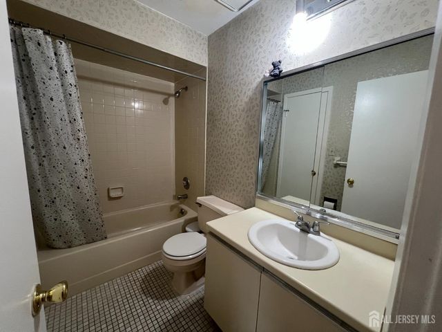 89 Gate house Lane, Edison, NJ 08820