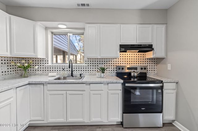 214 Kerry Court, Jacksonville, NC 28546