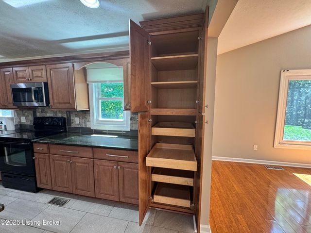 5319 Brookswood Rd, Crestwood, KY 40014