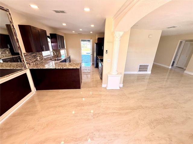 9026 DIXIANA VILLA CIR, Tampa, FL 33635