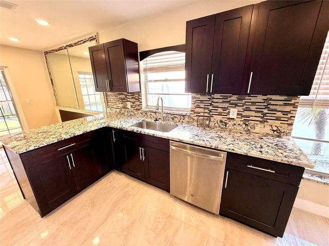 9026 DIXIANA VILLA CIR, Tampa, FL 33635