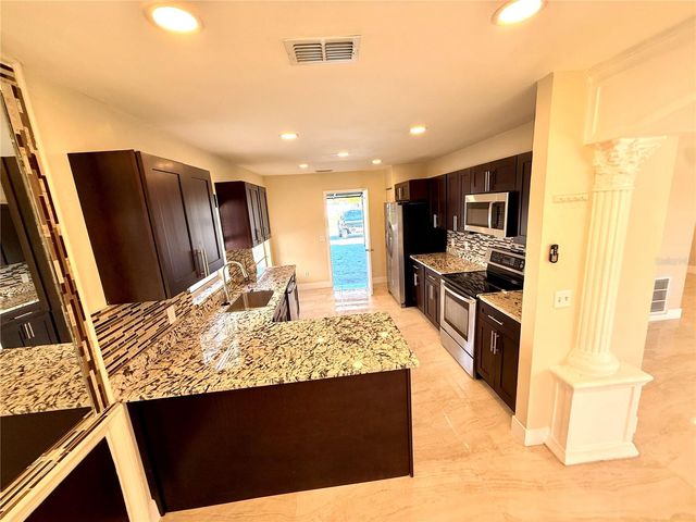 9026 DIXIANA VILLA CIR, Tampa, FL 33635