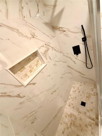 9026 DIXIANA VILLA CIR, Tampa, FL 33635