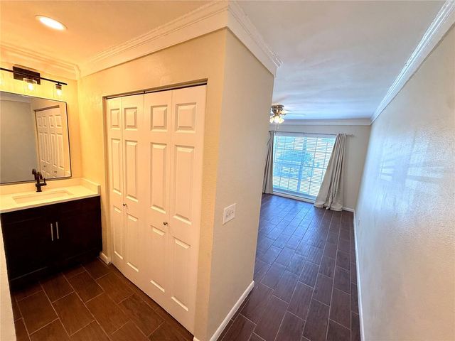 9026 DIXIANA VILLA CIR, Tampa, FL 33635