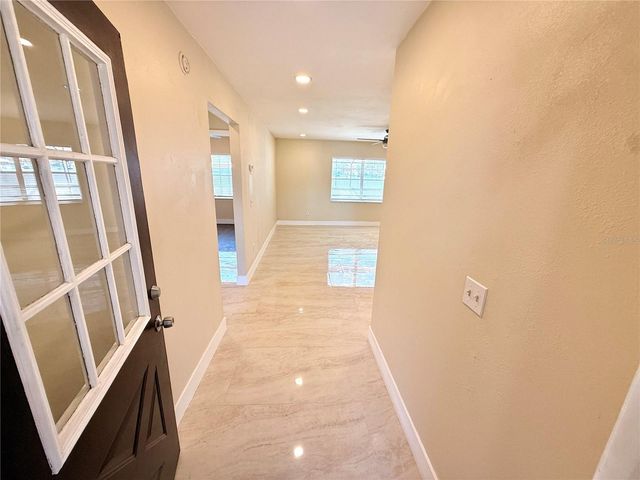9026 DIXIANA VILLA CIR, Tampa, FL 33635