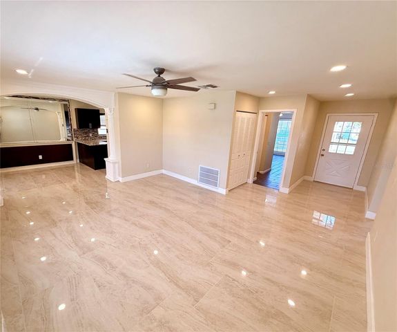 9026 DIXIANA VILLA CIR, Tampa, FL 33635