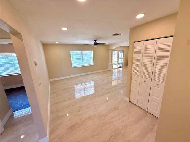 9026 DIXIANA VILLA CIR, Tampa, FL 33635