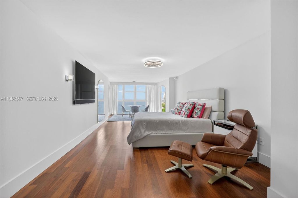 Image 26 of property listing at 600 Grapetree Dr 11B-N, Key Biscayne, FL 33149