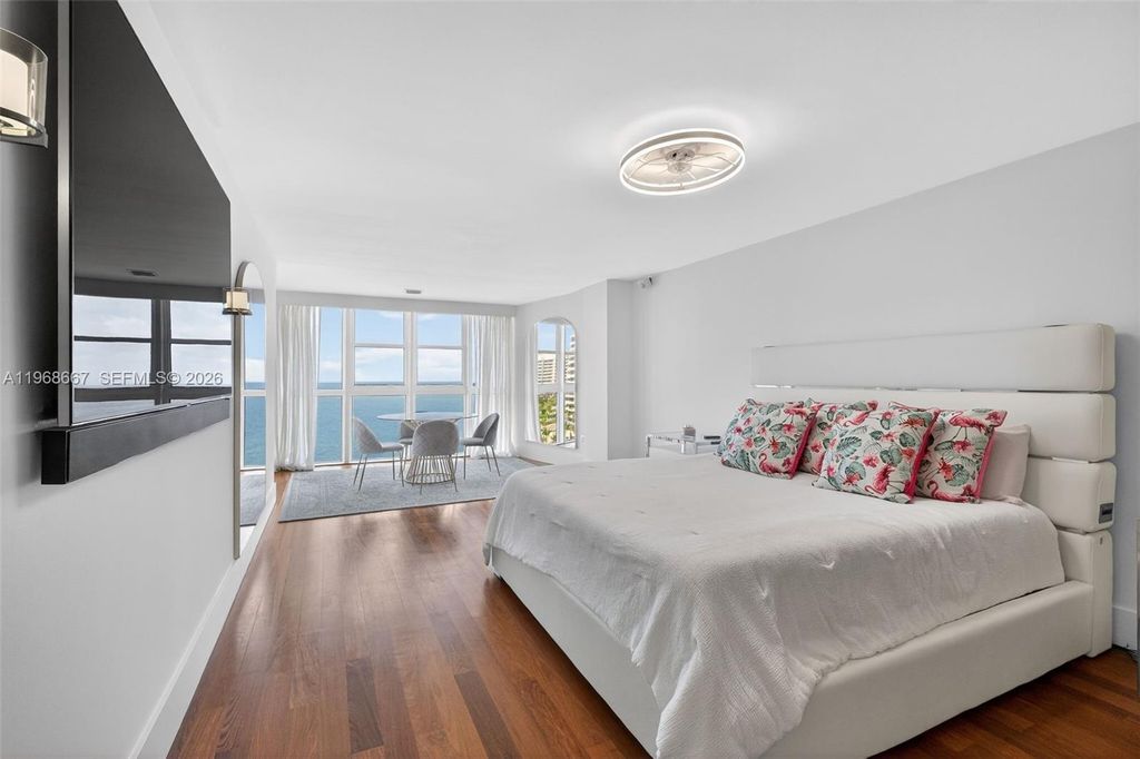 Image 27 of property listing at 600 Grapetree Dr 11B-N, Key Biscayne, FL 33149