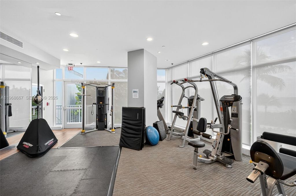 Image 38 of property listing at 600 Grapetree Dr 11B-N, Key Biscayne, FL 33149