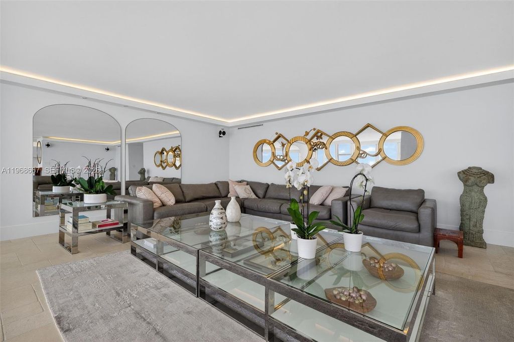 Image 4 of property listing at 600 Grapetree Dr 11B-N, Key Biscayne, FL 33149