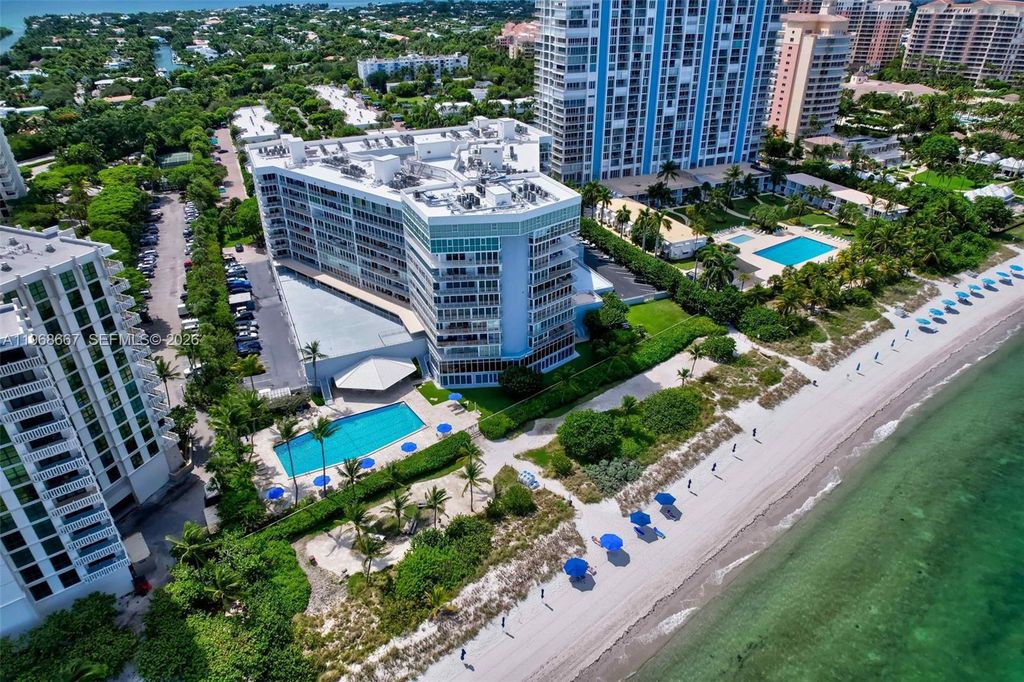 Image 42 of property listing at 600 Grapetree Dr 11B-N, Key Biscayne, FL 33149