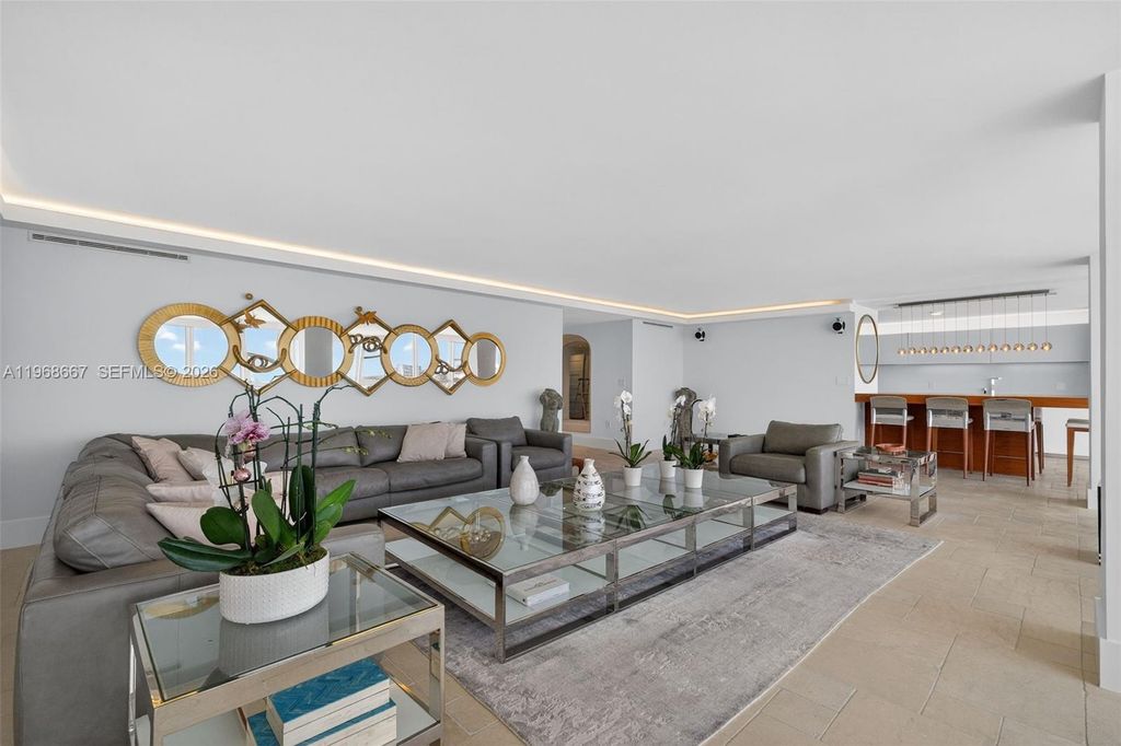 Image 6 of property listing at 600 Grapetree Dr 11B-N, Key Biscayne, FL 33149