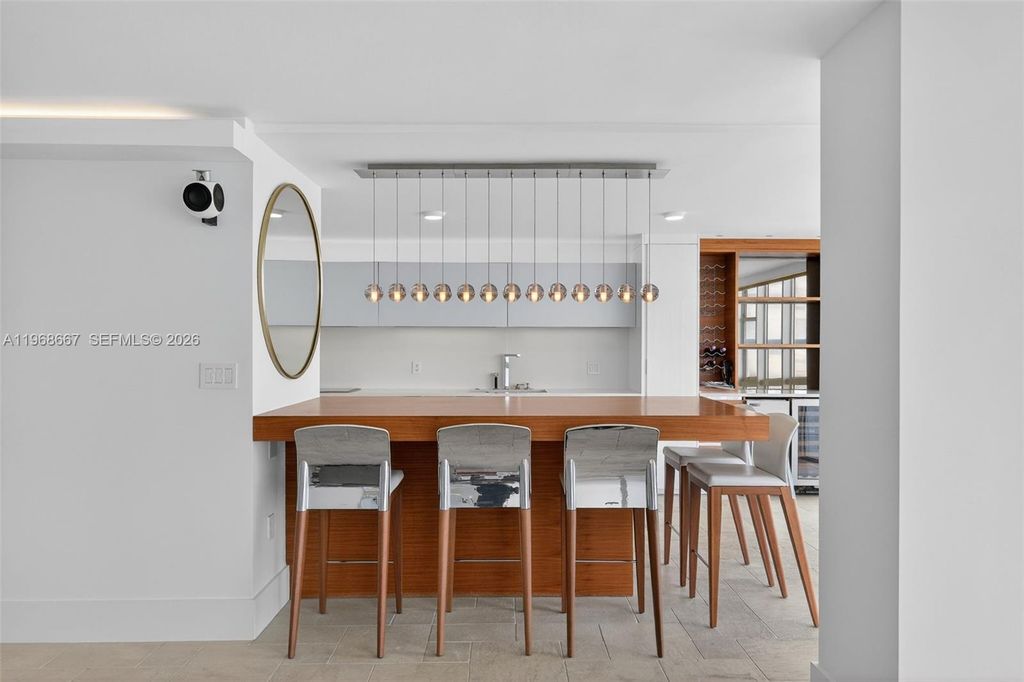 Image 8 of property listing at 600 Grapetree Dr 11B-N, Key Biscayne, FL 33149