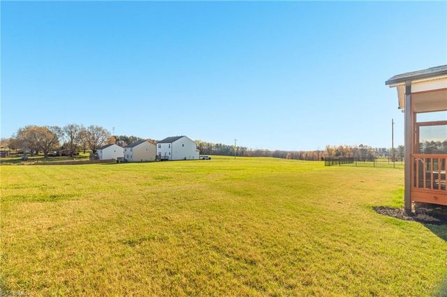 4217 Barrow Farm Road, Kernersville, NC 27284