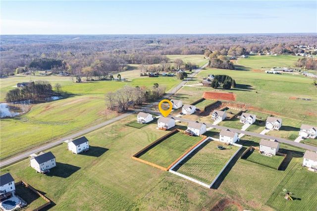 4217 Barrow Farm Road, Kernersville, NC 27284