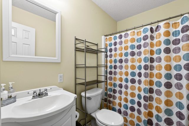 105 Falcon Lane, Chesnee, SC 29323