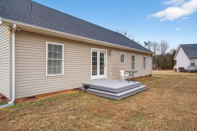 105 Falcon Lane, Chesnee, SC 29323