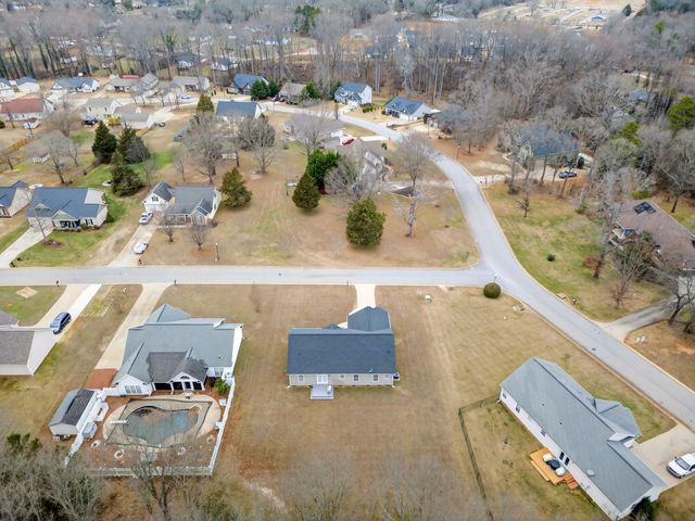 105 Falcon Lane, Chesnee, SC 29323