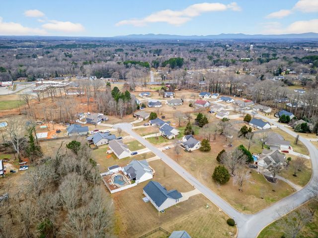 105 Falcon Lane, Chesnee, SC 29323