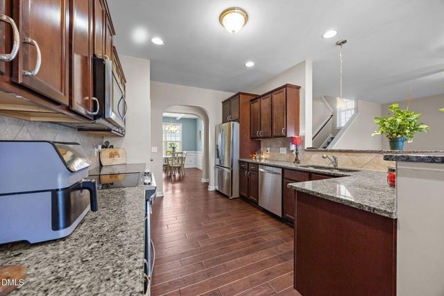 30 Sunbury Court, Zebulon, NC 27597