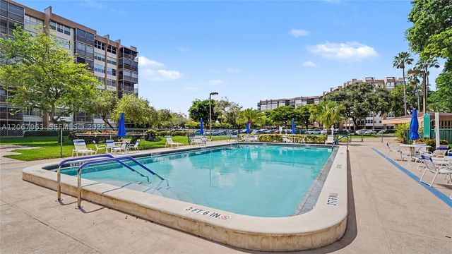 1300 Saint Charles Pl 417, Pembroke Pines, FL 33026