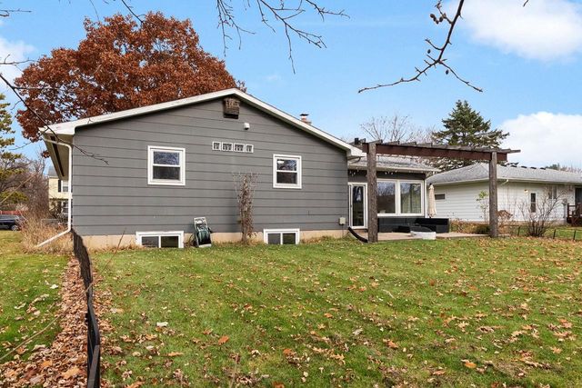 2214 Woodside Drive, Cross Plains, WI 53528