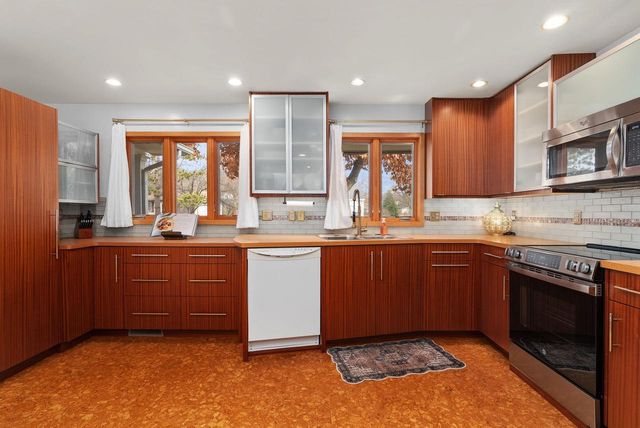 2214 Woodside Drive, Cross Plains, WI 53528