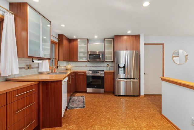 2214 Woodside Drive, Cross Plains, WI 53528