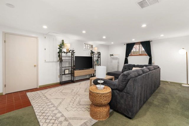 2214 Woodside Drive, Cross Plains, WI 53528