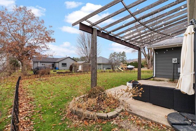 2214 Woodside Drive, Cross Plains, WI 53528