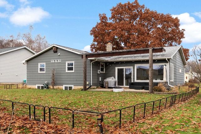 2214 Woodside Drive, Cross Plains, WI 53528