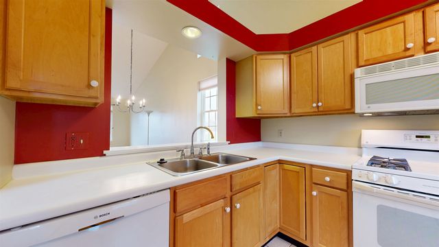 24 Fox Run Road, Essex, VT 05452