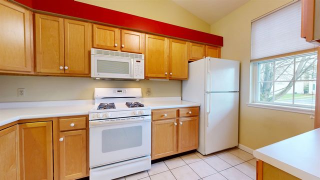 24 Fox Run Road, Essex, VT 05452