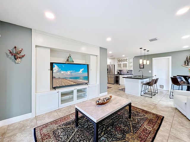 736 NW 12th Avenue, Dania Beach, FL 33004
