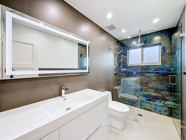 736 NW 12th Avenue, Dania Beach, FL 33004