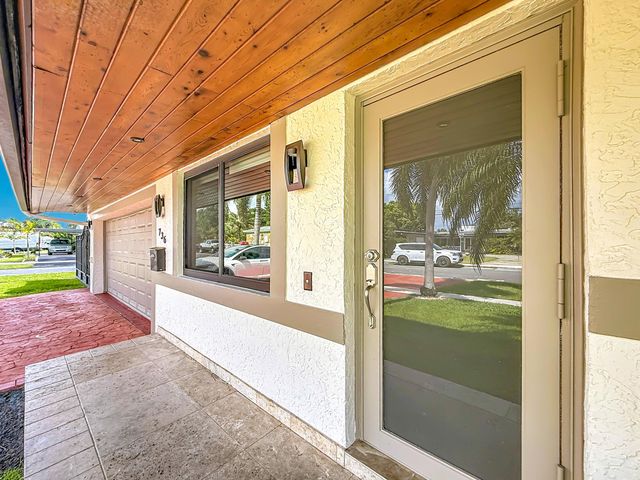 736 NW 12th Avenue, Dania Beach, FL 33004