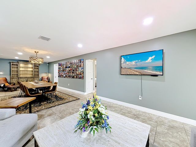 736 NW 12th Avenue, Dania Beach, FL 33004