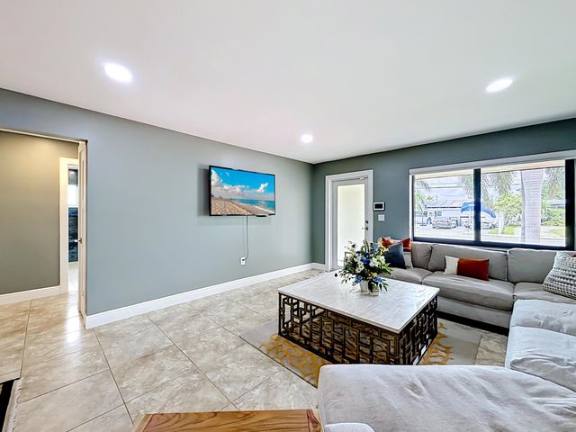 736 NW 12th Avenue, Dania Beach, FL 33004