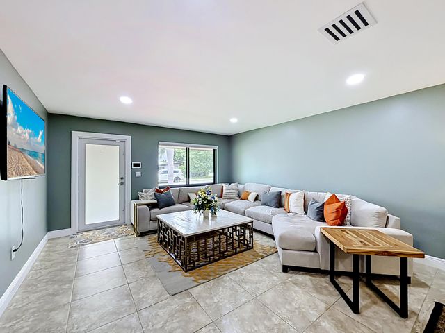 736 NW 12th Avenue, Dania Beach, FL 33004