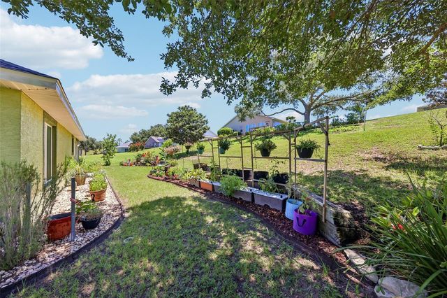 76 FAIRWAY CIRCLE, Umatilla, FL 32784