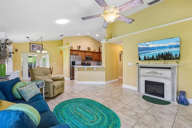 76 FAIRWAY CIRCLE, Umatilla, FL 32784