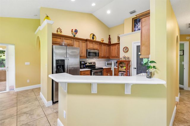 76 FAIRWAY CIRCLE, Umatilla, FL 32784
