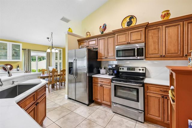 76 FAIRWAY CIRCLE, Umatilla, FL 32784