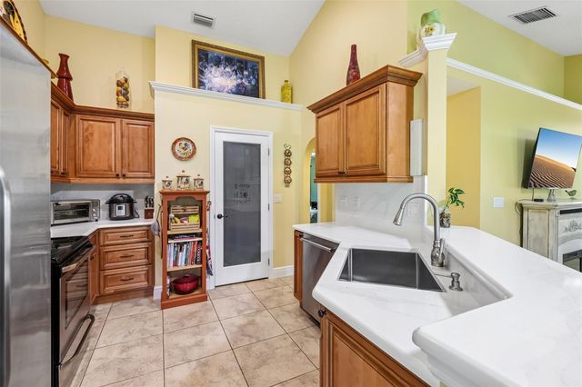 76 FAIRWAY CIRCLE, Umatilla, FL 32784