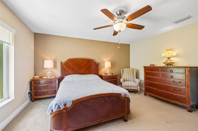 76 FAIRWAY CIRCLE, Umatilla, FL 32784