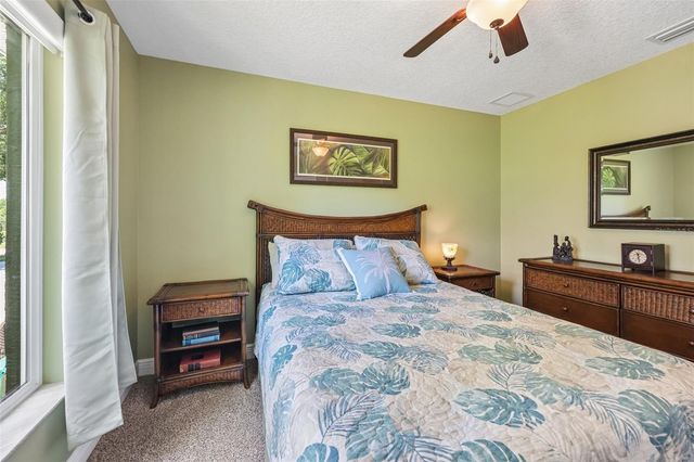 76 FAIRWAY CIRCLE, Umatilla, FL 32784