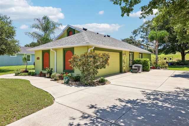 76 FAIRWAY CIRCLE, Umatilla, FL 32784